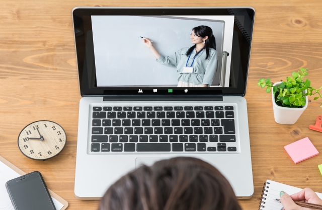 フルリモート | オンラインスクール講師(WEBマーケティング分野)